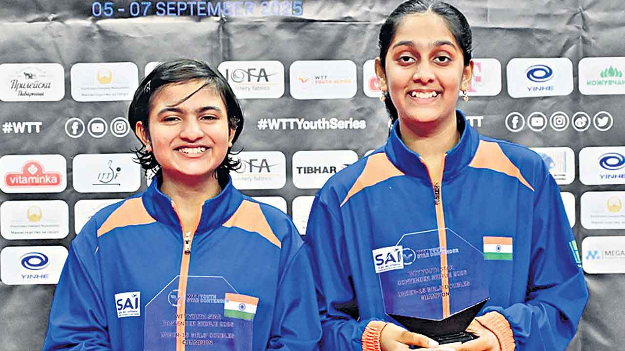 అనన్య, దివ్యాంశి జోడీకి పసిడి