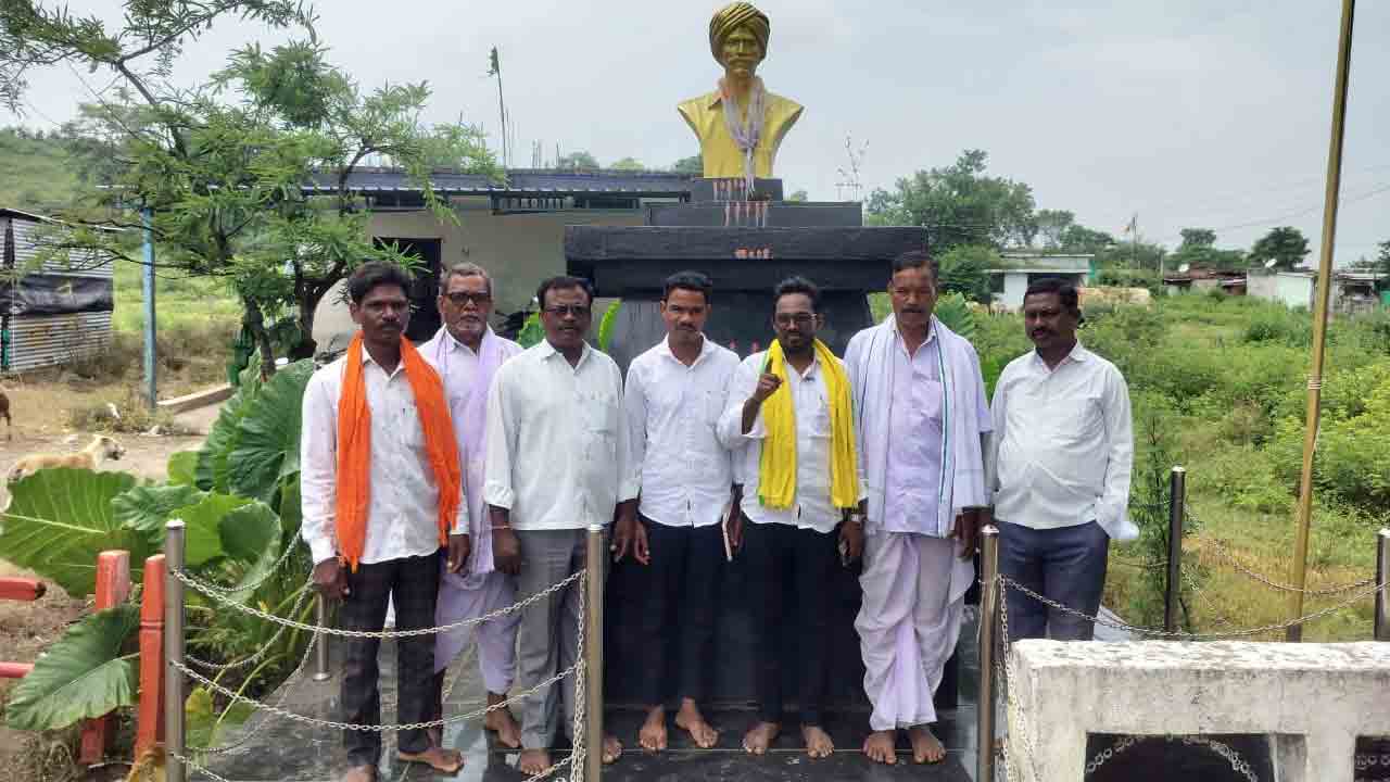 Indiramma Houses | ఇందిరమ్మ ఇండ్ల పంపిణీలో నిర్లక్ష్యం వహించిన అధికారులపై చర్యలు తీసుకోవాలి