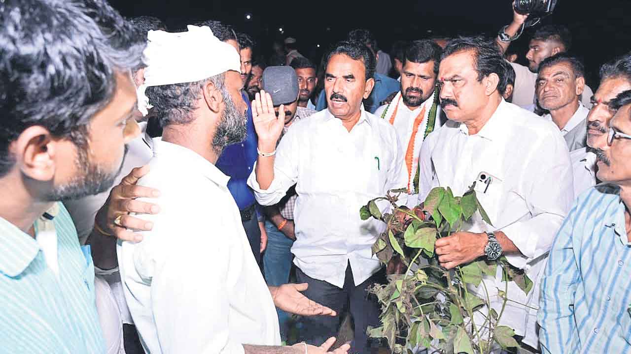 మాట తప్పిన మంత్రివర్యా.. పరిహారమేదీ?