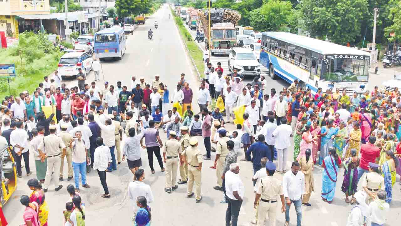 యూరియా ఏది ఉయ్యాలో..