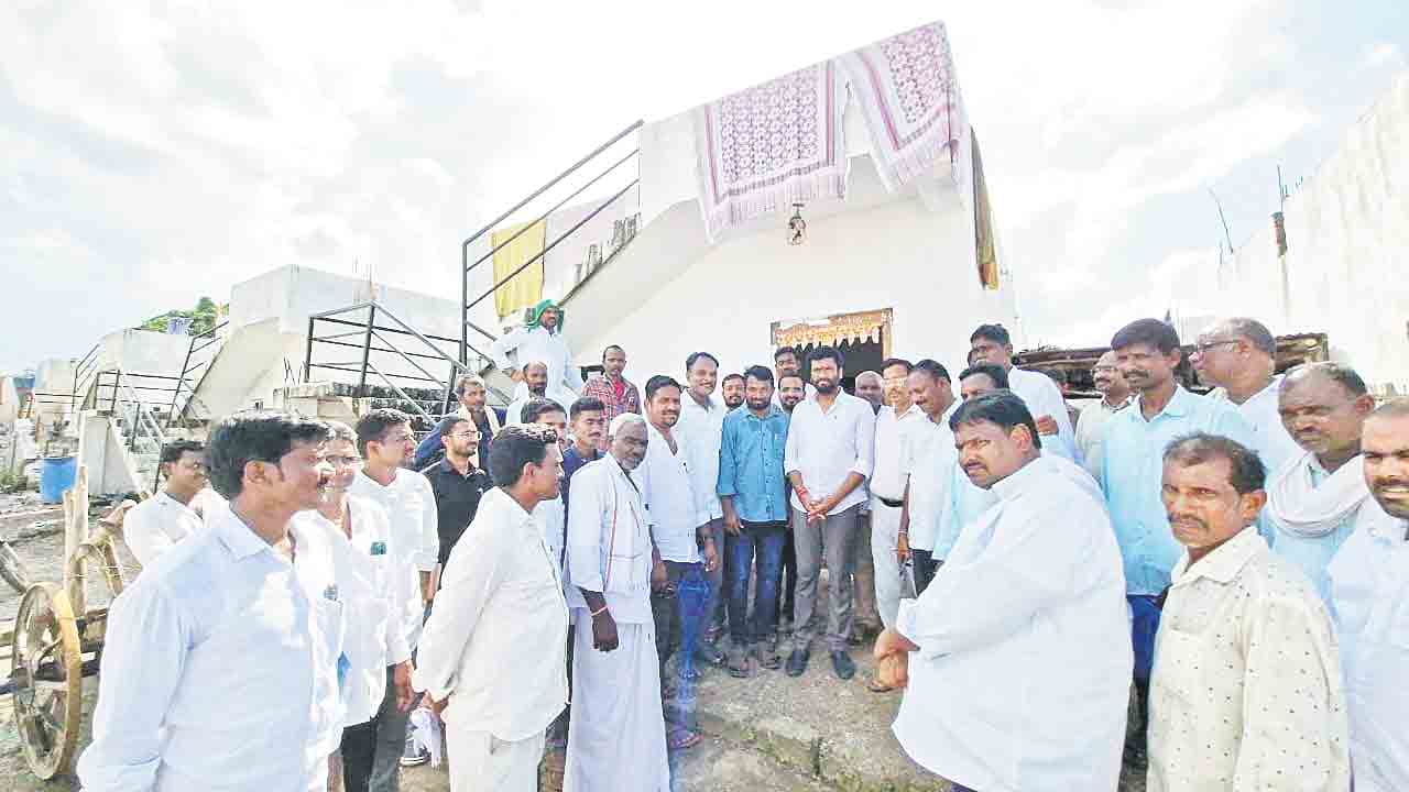 కేసీఆర్‌ కాలనీలో మౌలిక వసతులు కల్పిస్తాం.. బోథ్‌ ఎమ్మెల్యే అనిల్‌ జాదవ్‌