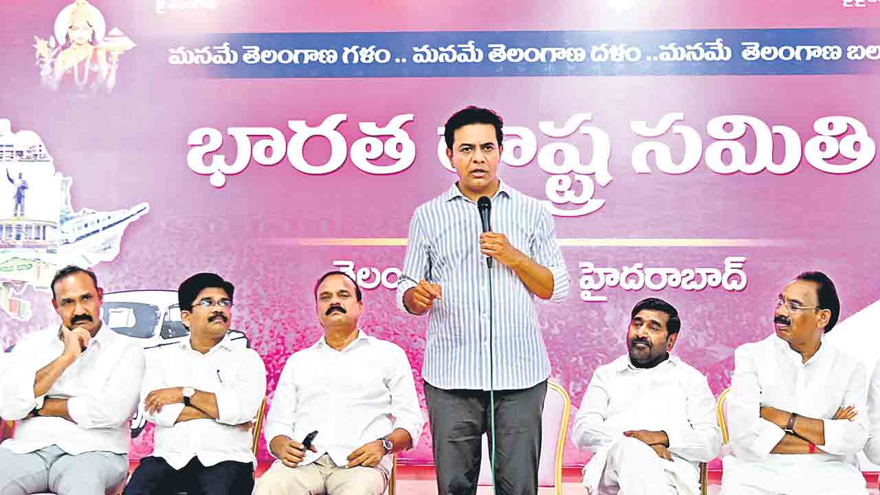 మోసం చేసిన కాంగ్రెస్‌ను గల్లా పట్టి అడగాలె.. ఐక్యంగా ఉండండి.. ప్రభుత్వాన్ని నిలదీయండి : కేటీఆర్‌