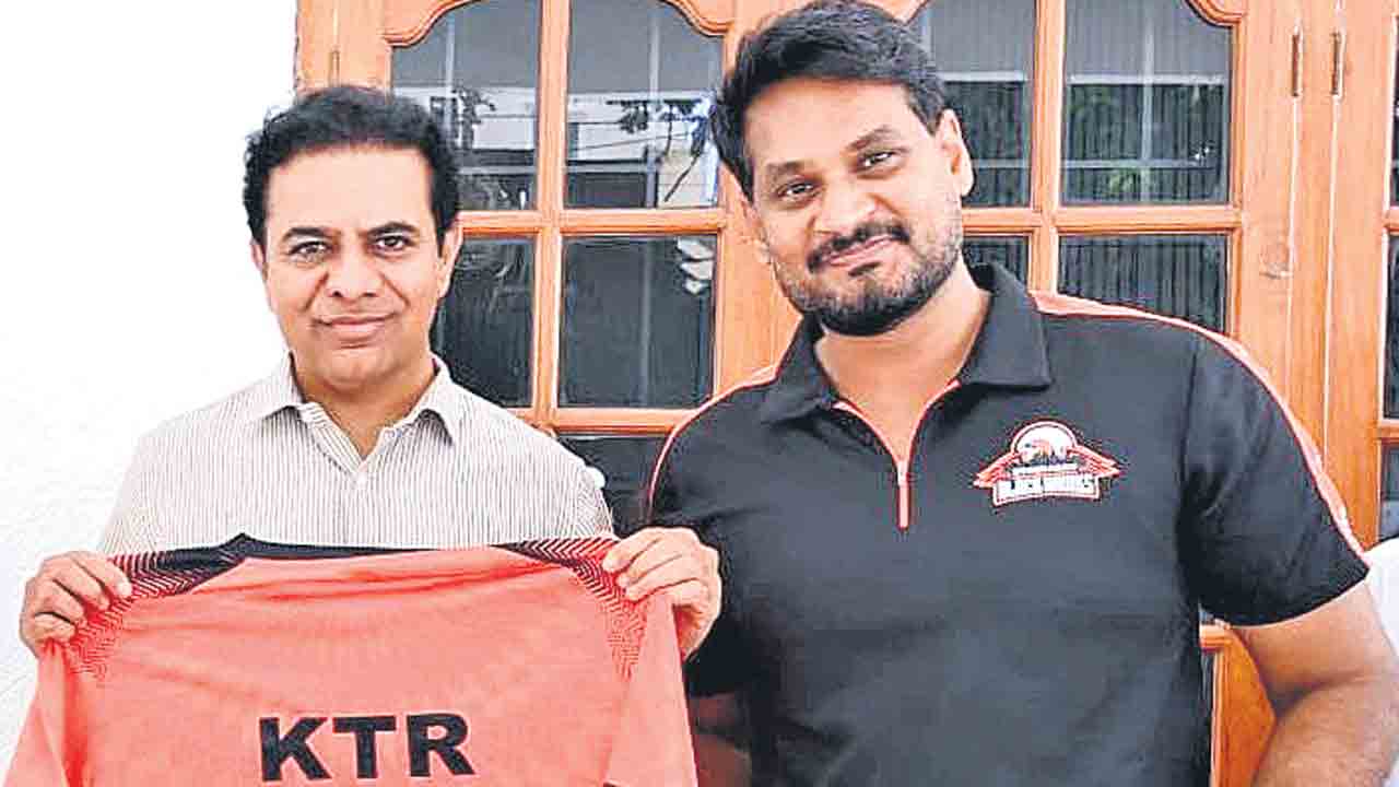 బ్లాక్‌ హాక్స్‌ మ్యాచ్‌లకు రండి!.. కేటీఆర్‌కు ఆహ్వానం