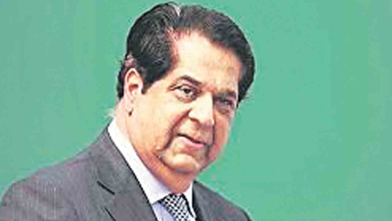 రిటైల్‌ రుణాలతో జాగ్రత్త హెచ్చరించిన కేవీ కామత్‌