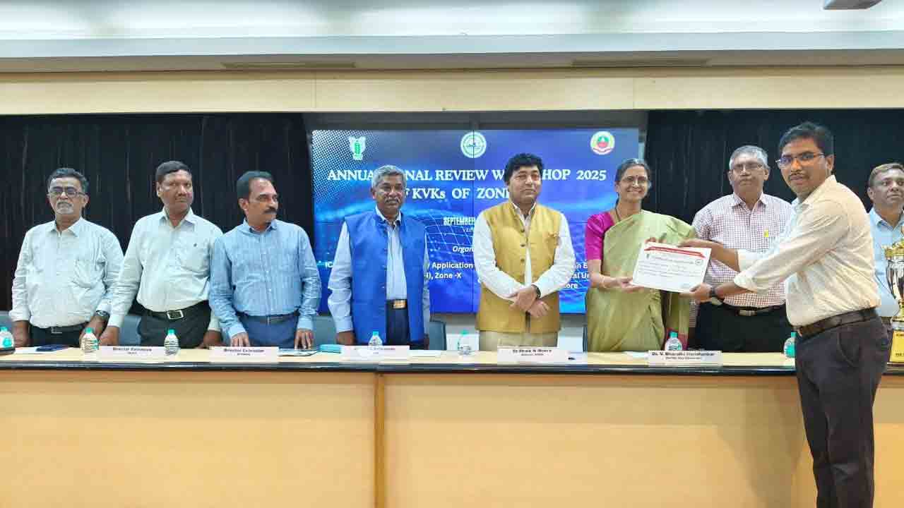 National level Awards | జాతీయస్థాయిలో జహీరాబాద్ డీడీఎస్ కృషి విజ్ఞాన కేంద్రానికి నాలుగు అవార్డులు