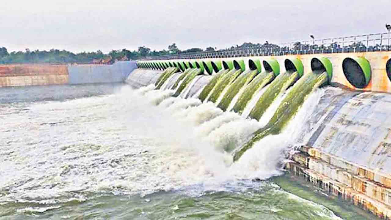 జలానికి బలాన్నివ్వాల్సింది పోయి!