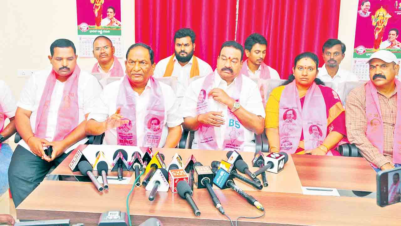 రైతుల గోస కనిపిస్తలేదా..?