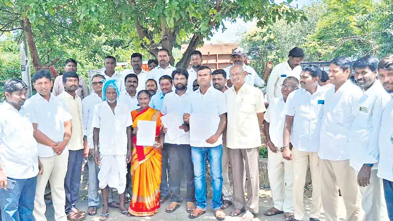 ప్రభుత్వాన్నే ప్రశ్నిస్తవా..? చంపేస్త!