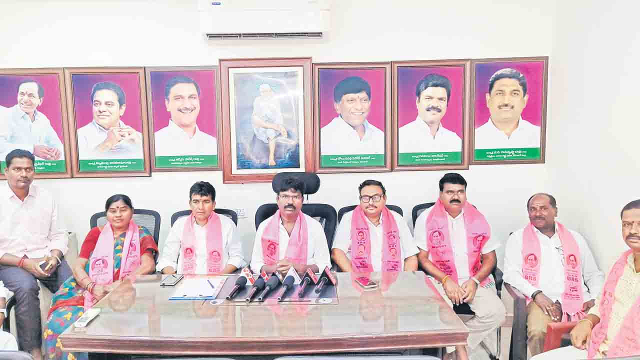 పండుగ పేరుతో వసూళ్లు