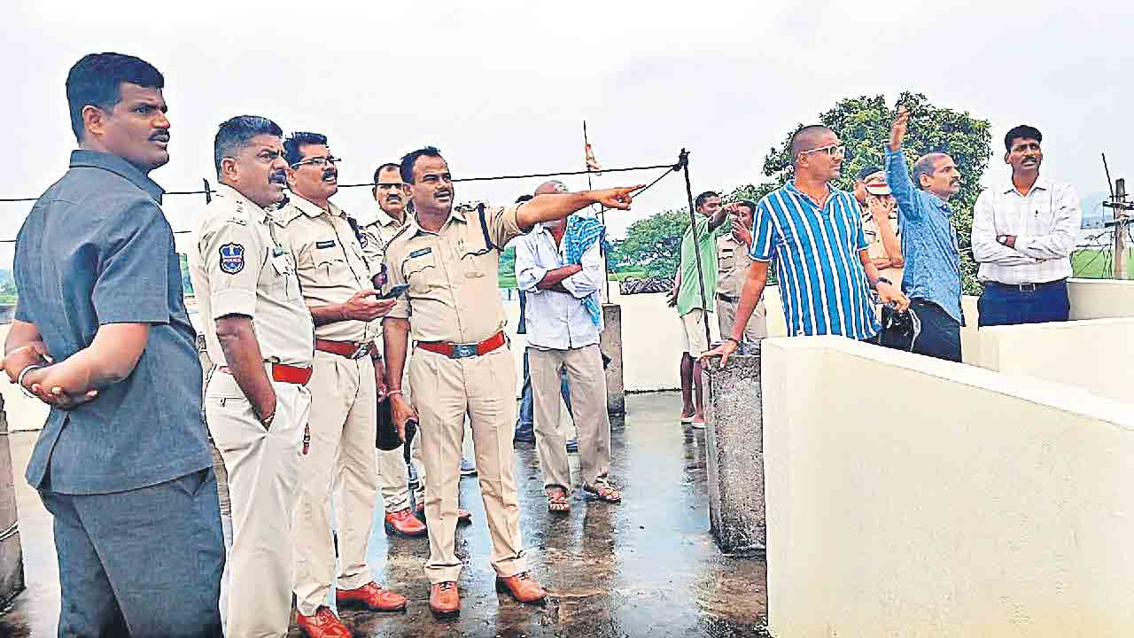 బోనాలపల్లెకు ‘ఇంటెలిజెన్స్‌ టీం’