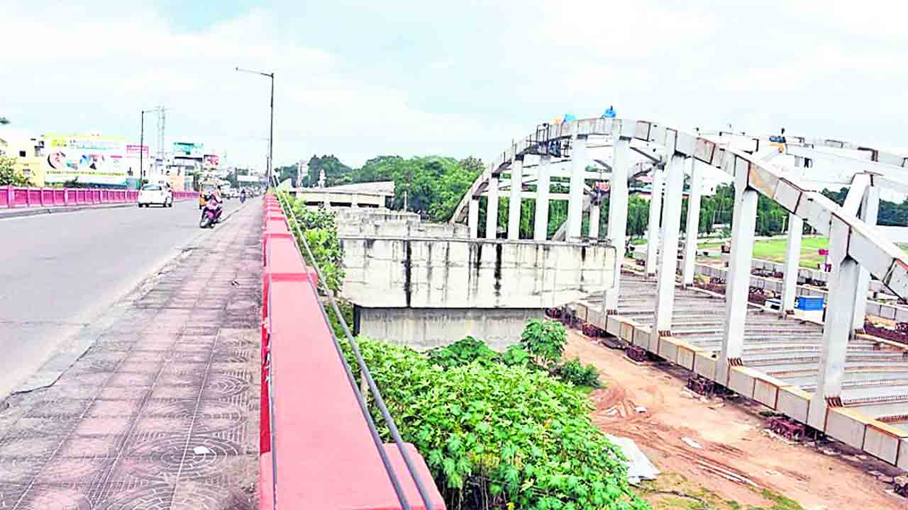 కాజీపేట రైల్వే బ్రిడ్డి పూర్తయ్యేదెప్పుడు ?