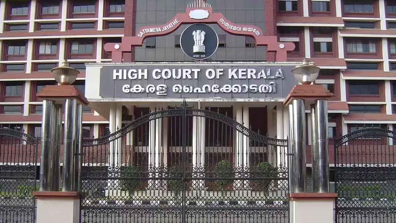 Kerala High Court | విటులపై కేసు నమోదు చేయొచ్చు.. కేరళ హైకోర్టు కీలక తీర్పు