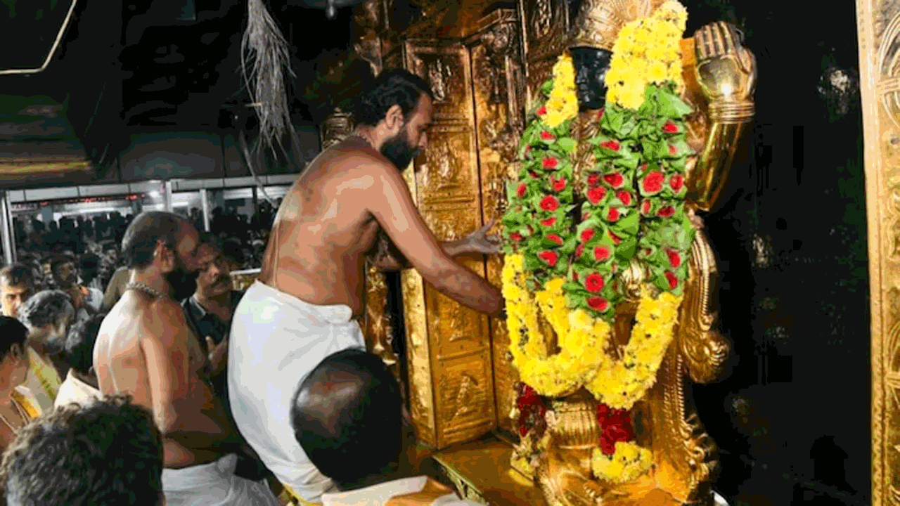 Sabarimala idols | శబరిమల ఆలయంలో 4.54 కిలోల బంగారం మాయం.. దర్యాప్తునకు ఆదేశించిన కేరళ హైకోర్టు