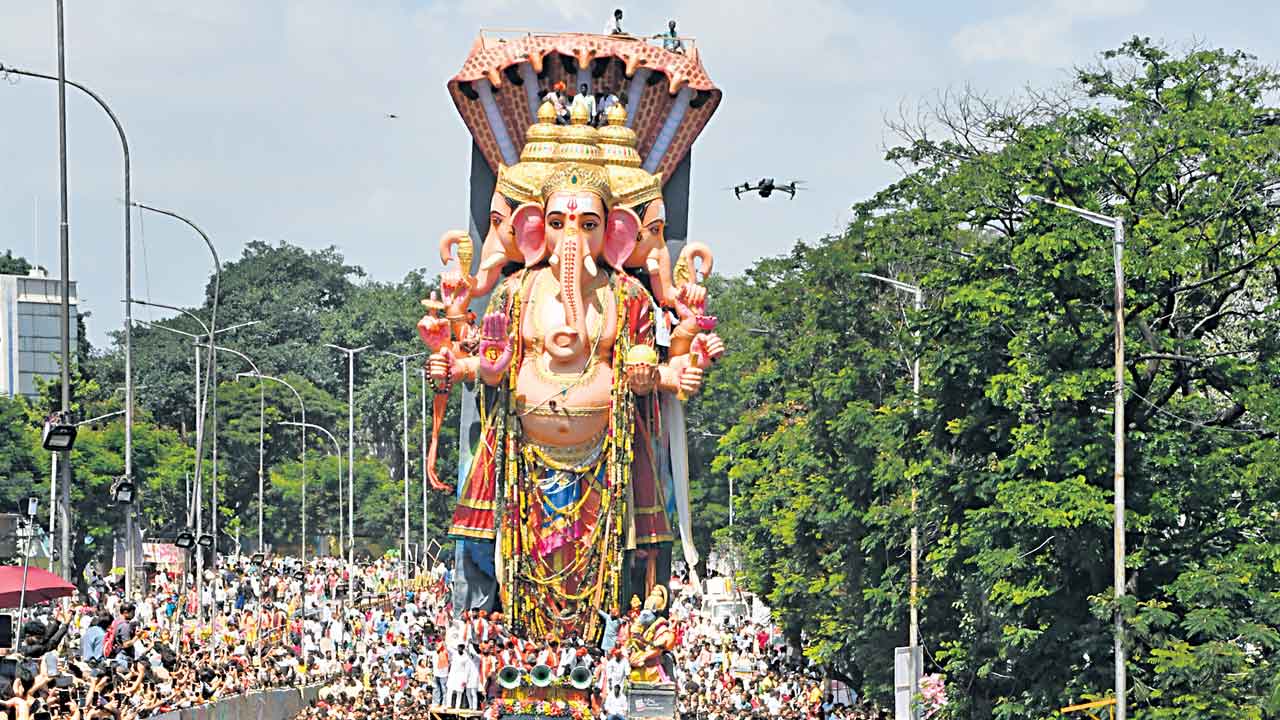 బైబై గణేశా!.. ప్రశాంతంగా గణనాథుడి నిమజ్జనం