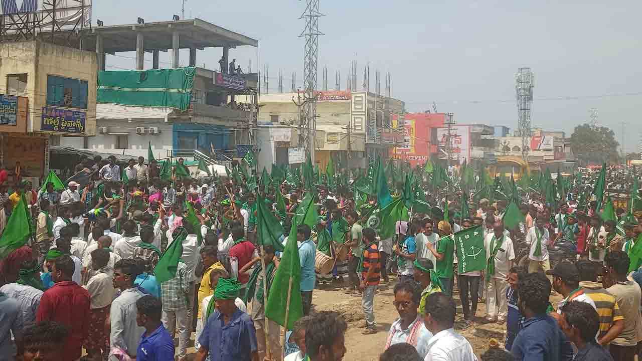 ‘పేట’లో ఆదివాసీల ‘పోరుగర్జన’