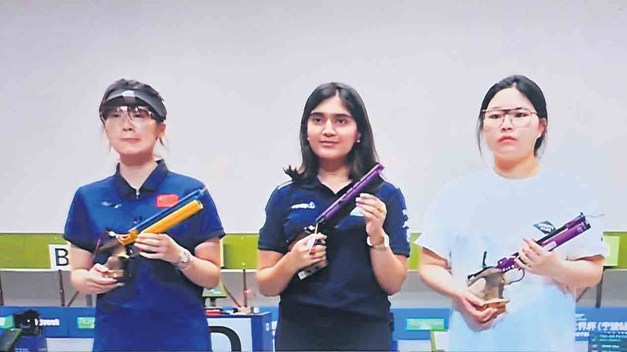 ఇషా పసిడి గురి