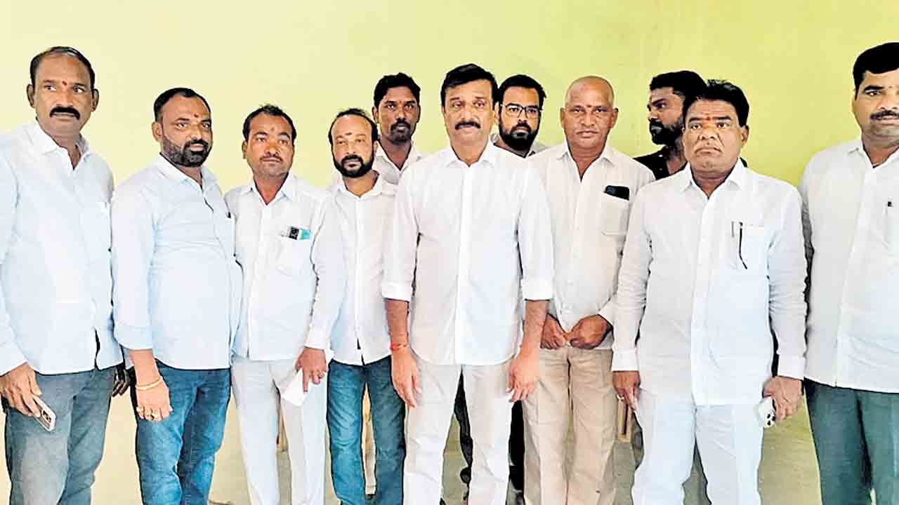 చేతులెత్తేసిన కాంగ్రెస్‌ ప్రభుత్వం