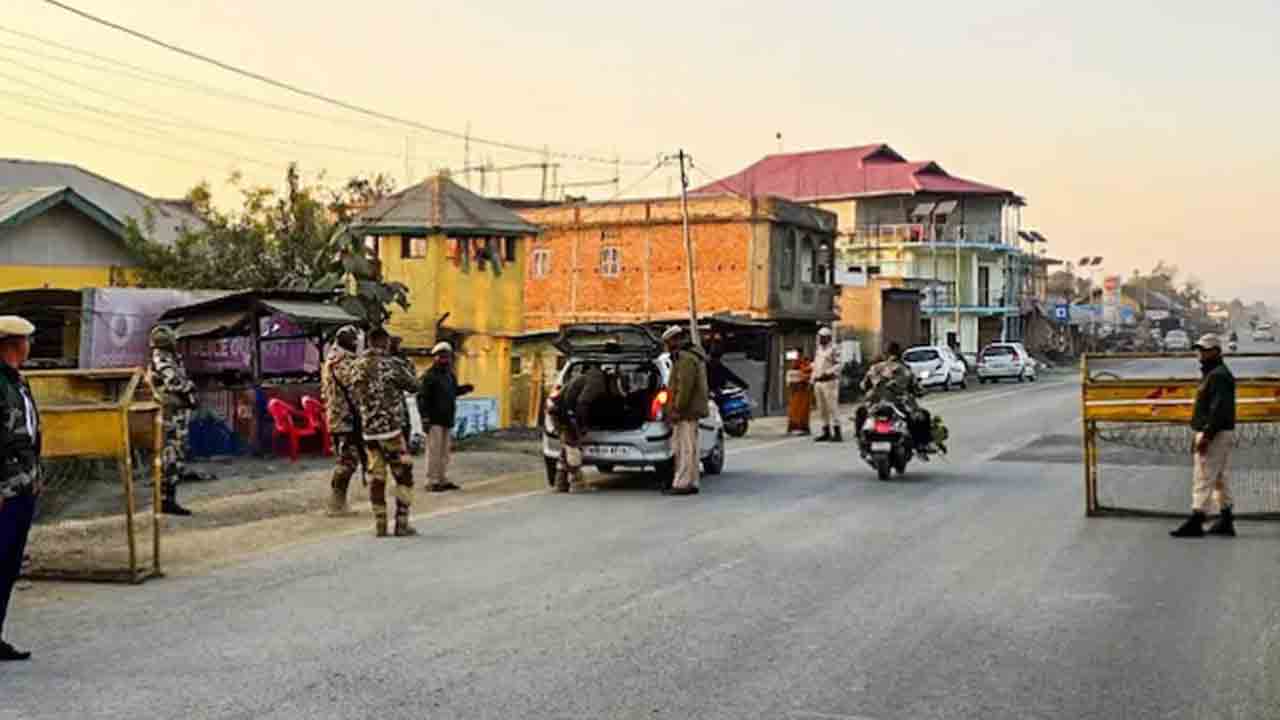 Kukis agree to reopen NH-2 | జాతీయ రహదారి 2ను తెరిచేందుకు కుకీలు   అంగీకారం.. మణిపూర్‌లో శాంతికి ఊతం