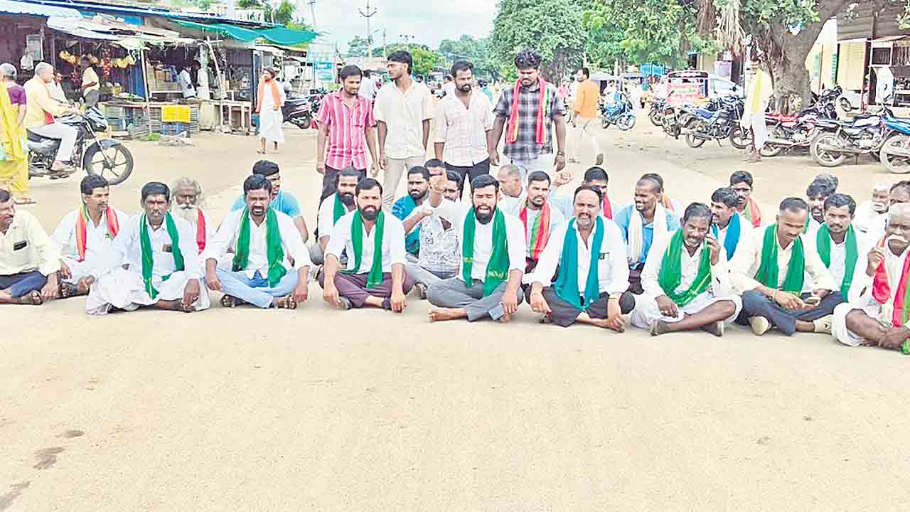 గిరిజన నాయకుల గృహనిర్బంధం