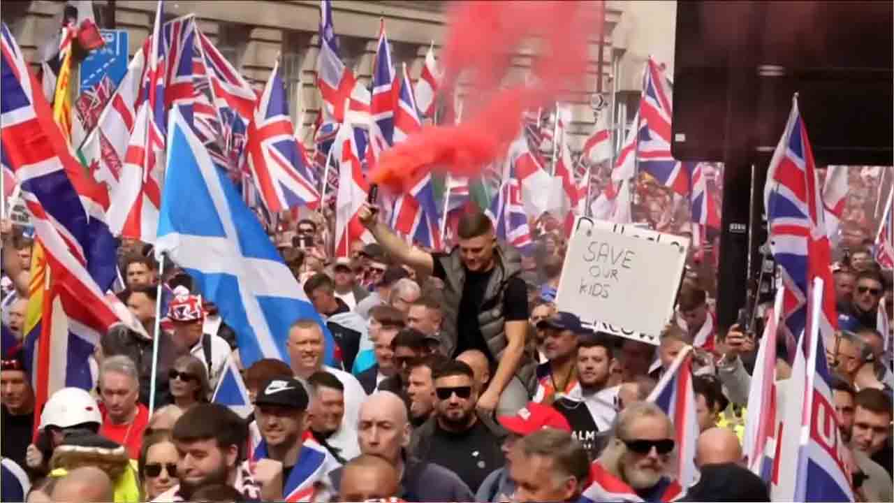 Protests | ర్యాలీలతో లండన్‌ ఉద్రిక్తం.. ఆందోళనకారులు, పోలీసుల మధ్య ఘర్షణలు