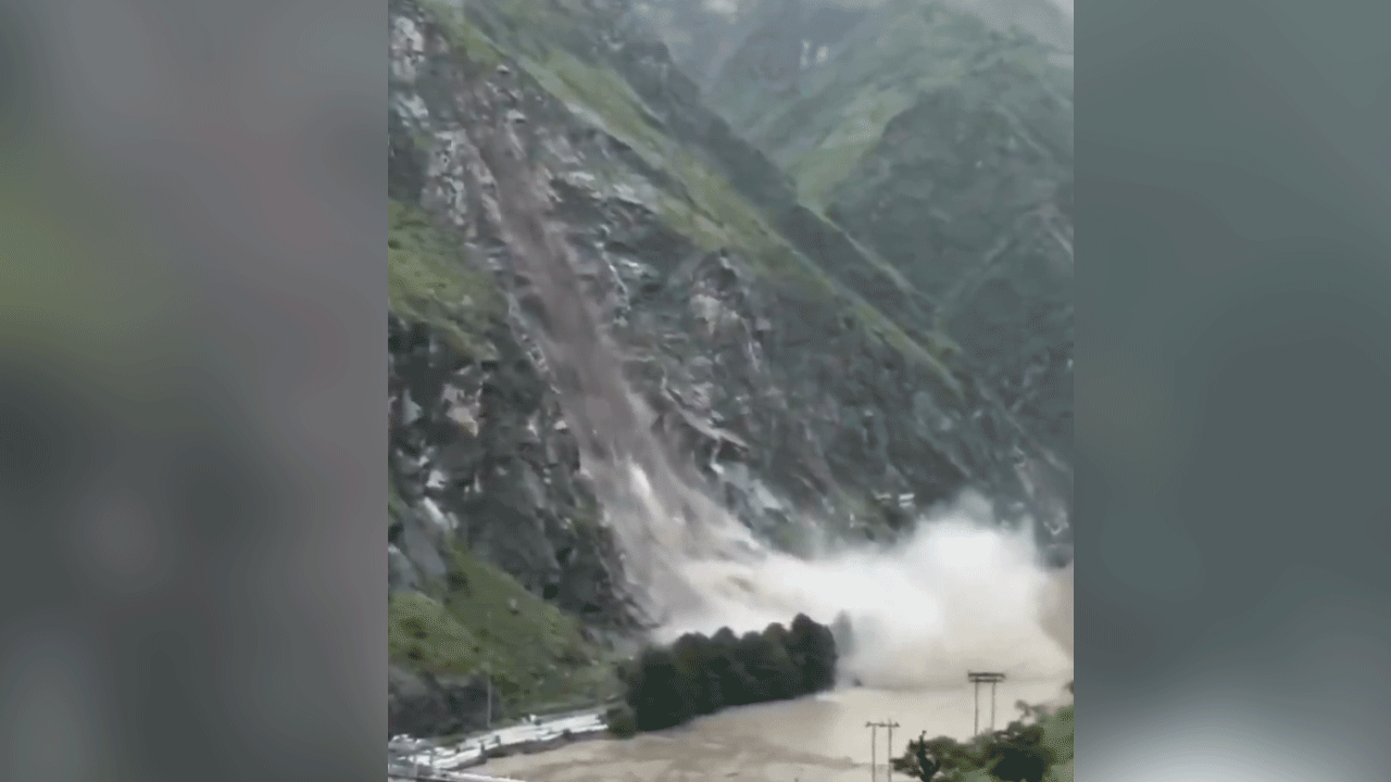 Landslides | హిమాచల్‌ ప్రదేశ్‌లో భారీగా విరిగిపడ్డ కొండచరియలు