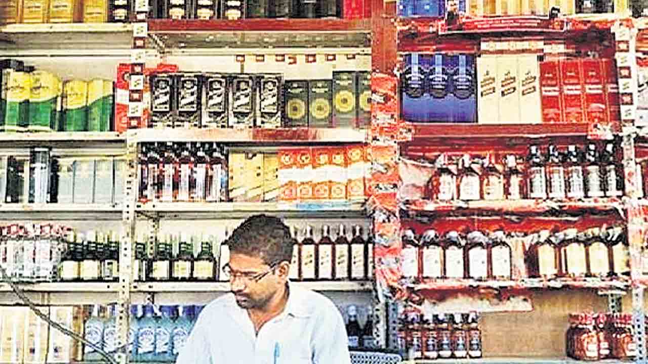 కొత్త మద్యం దుకాణాల ఏర్పాటుకు అర్ధరాత్రి ఉత్తర్వులు.. తెల్లారేసరికి నోటిఫికేషన్‌!