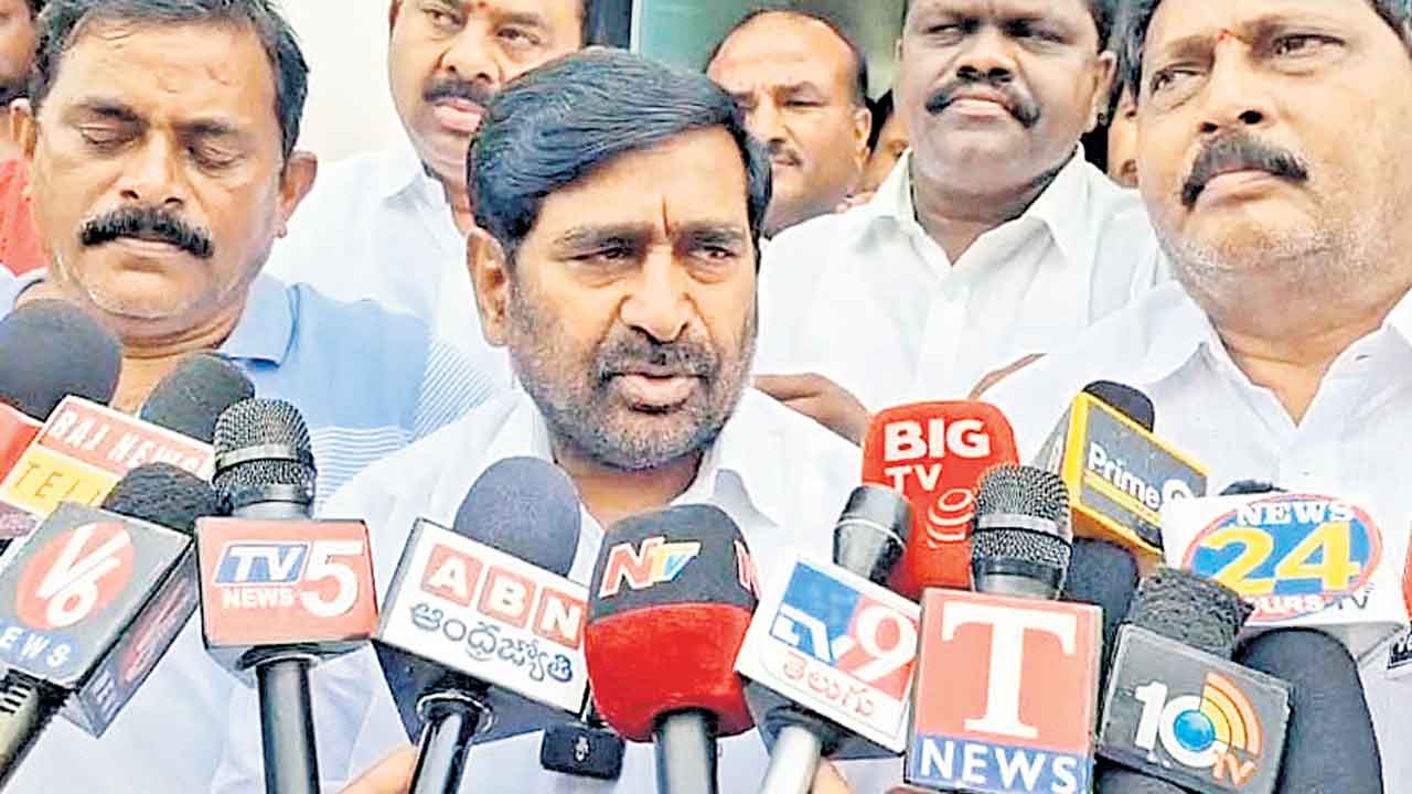 తెలంగాణలో పోలీస్‌ రాజ్యం.. జగదీశ్‌రెడ్డి విమర్శలు