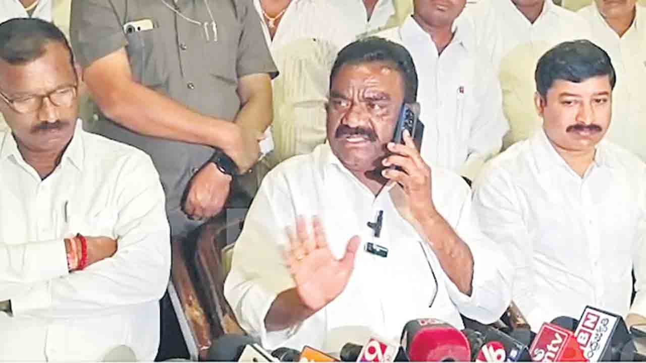 ఐలయ్యా..రాజకీయాలు మానుకో