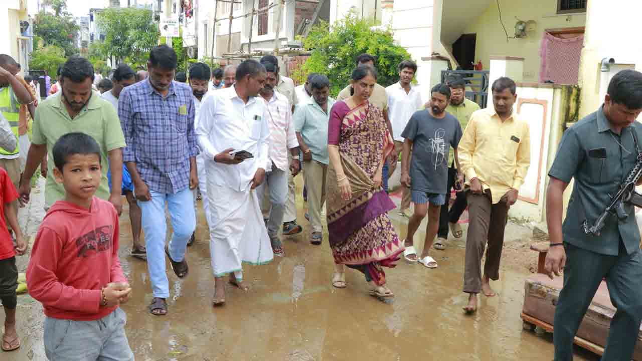 MLA Sabita Indra Reddy | ప్రభుత్వం వైఫల్యం వల్లనే నగరంలో ముంపు సమస్య : ఎమ్మెల్యే సబితా ఇంద్రారెడ్డి
