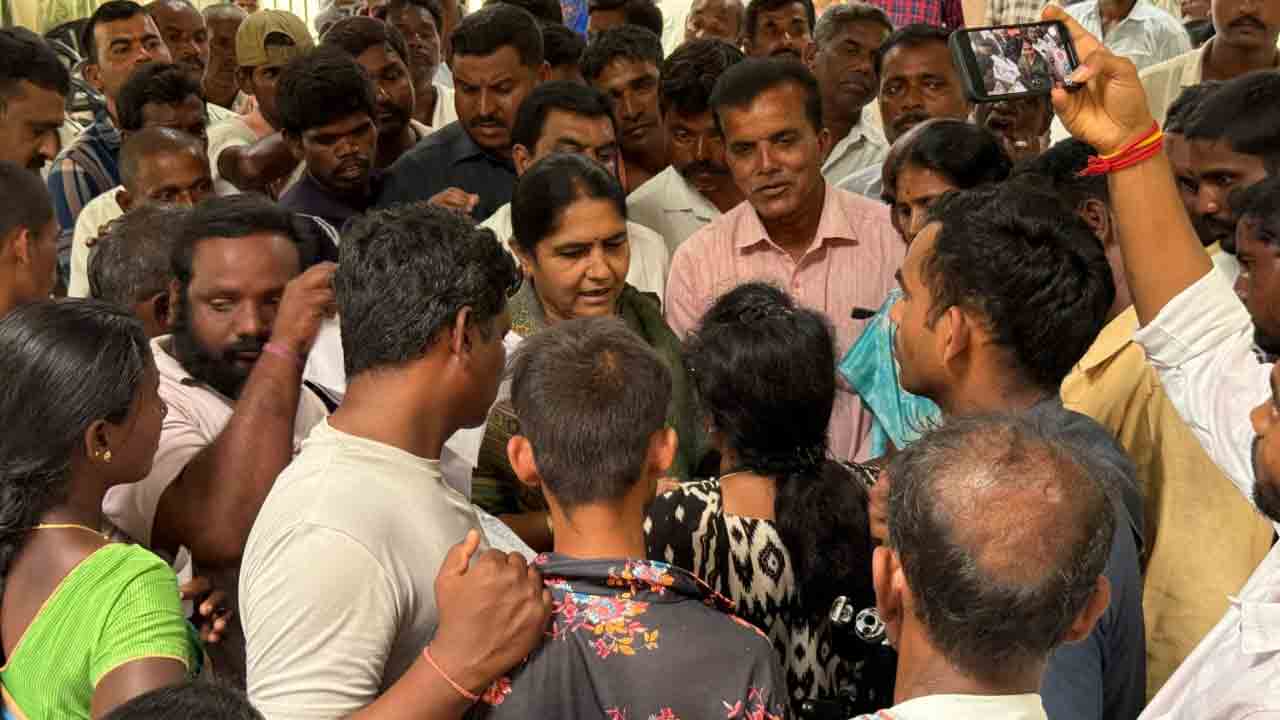 MLA Sunitha lakshma Reddy | ‘కేసీఆర్ సీఎం ఉన్నప్పుడు ప్రధానమంత్రిగా మోదీనే.. మరి రాష్ట్రానికి సరిపోయేంత యూరియా ఎలా వచ్చింది ..?’