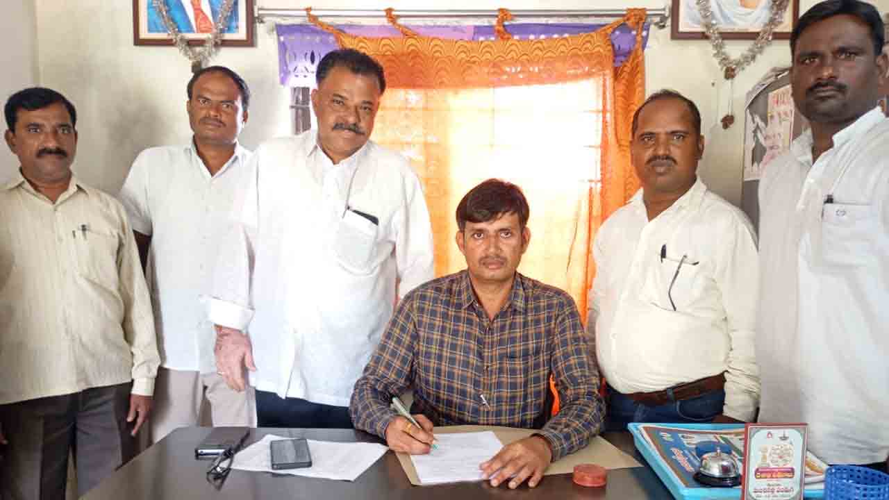 Rayapol MPDO | ఇంచార్జ్ ఎంపీడీవోగా సోమిరెడ్డి బాధ్యతల స్వీకరణ