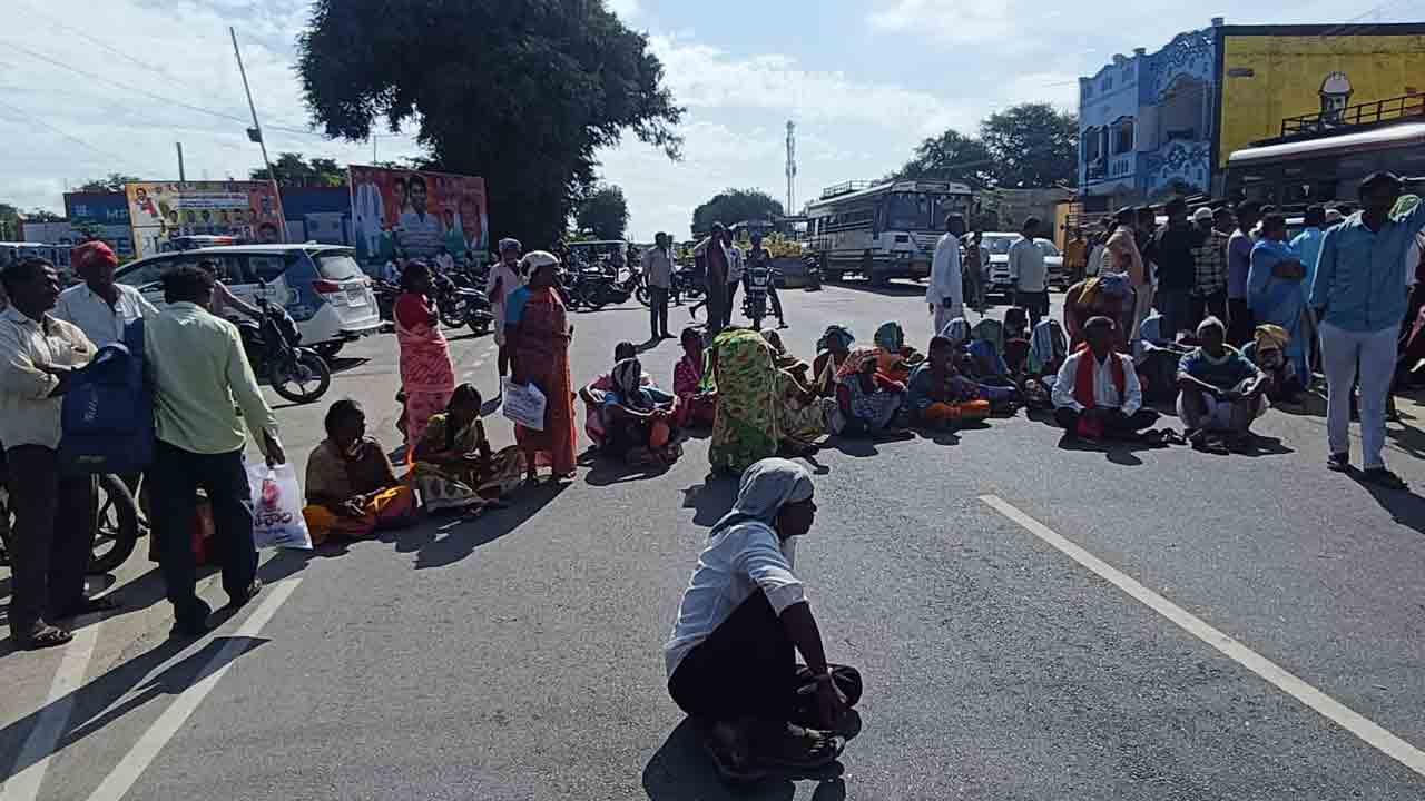 Machareddy | యూరియా కొరత తీర్చండి.. మాచారెడ్డిలో రైతుల ధర్నా