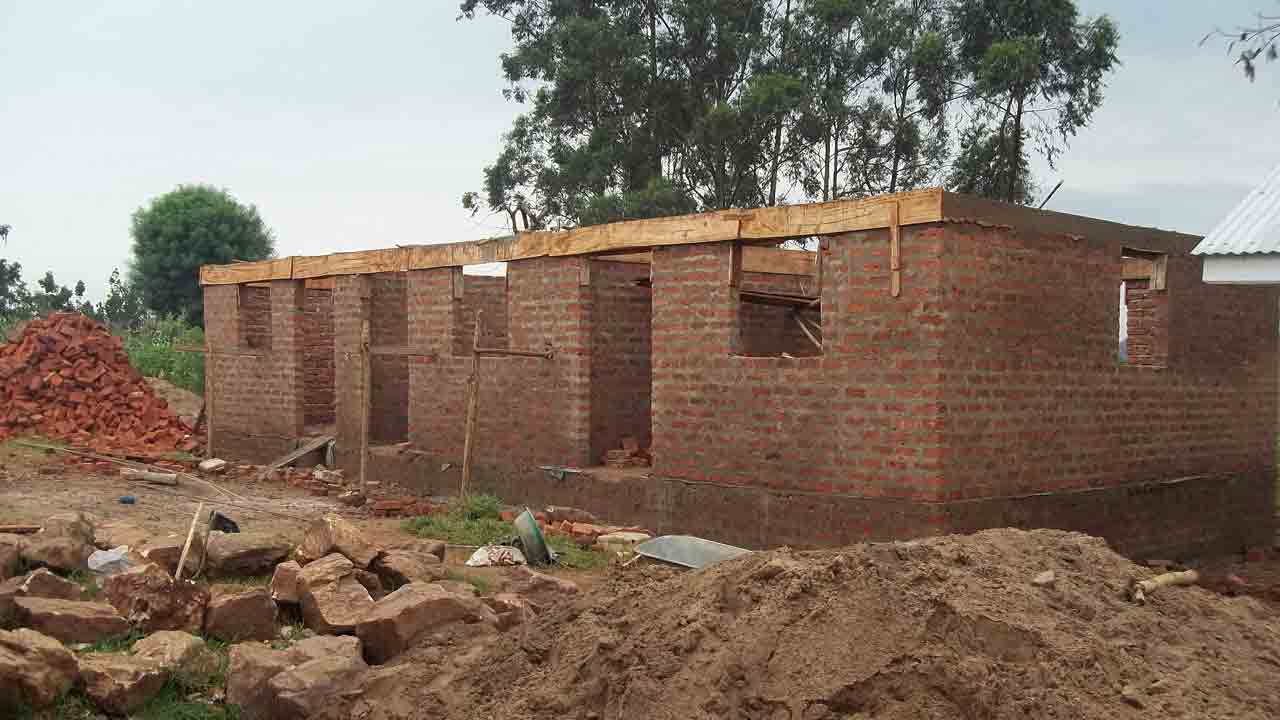 నిలిచిన నిర్మాణం