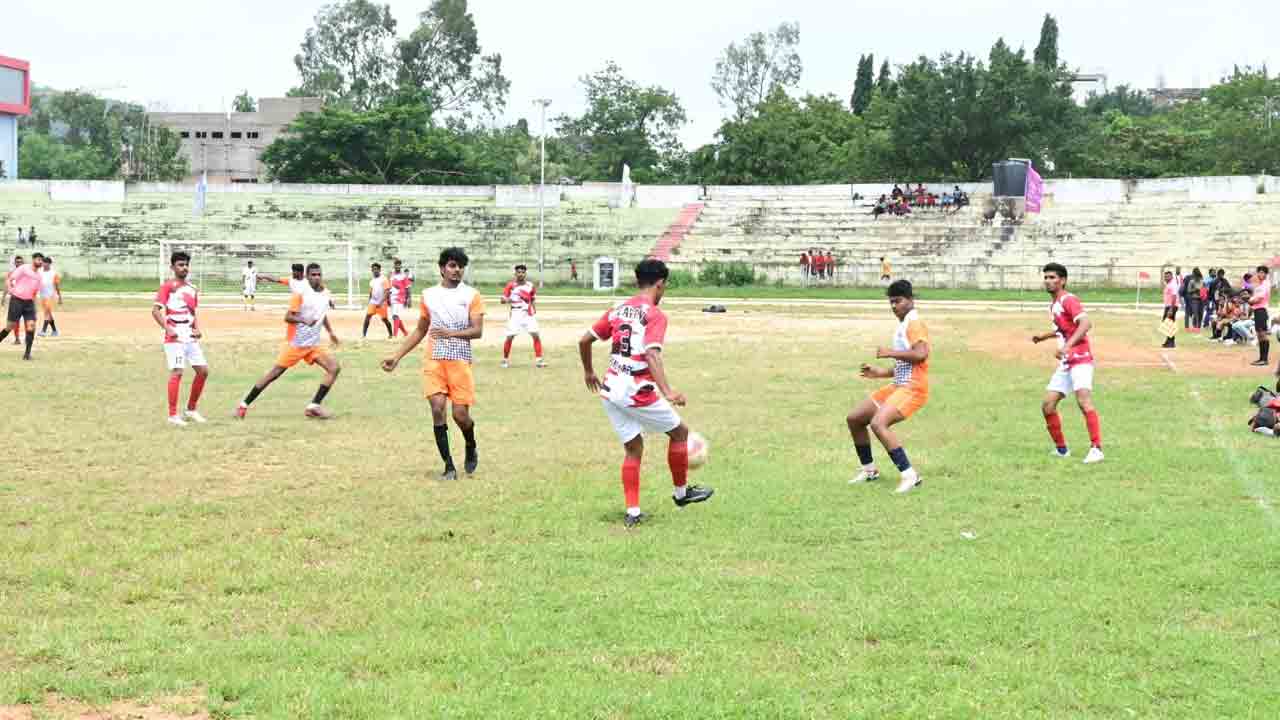 రాష్ట్రస్థాయి ఫుట్‌బాల్‌ పోటీలు ప్రారంభం