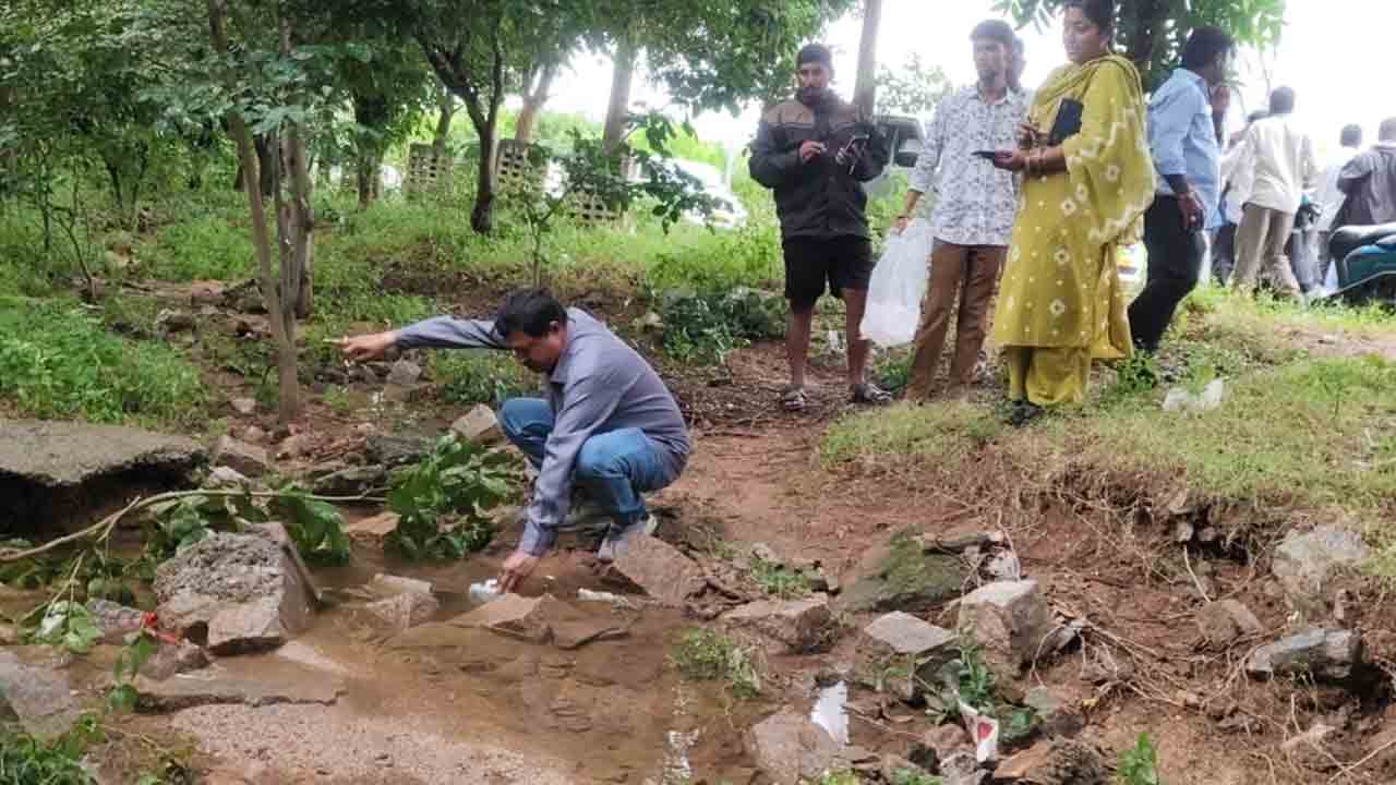 కలుషిత జలాలపై కదలిన యంత్రాంగం