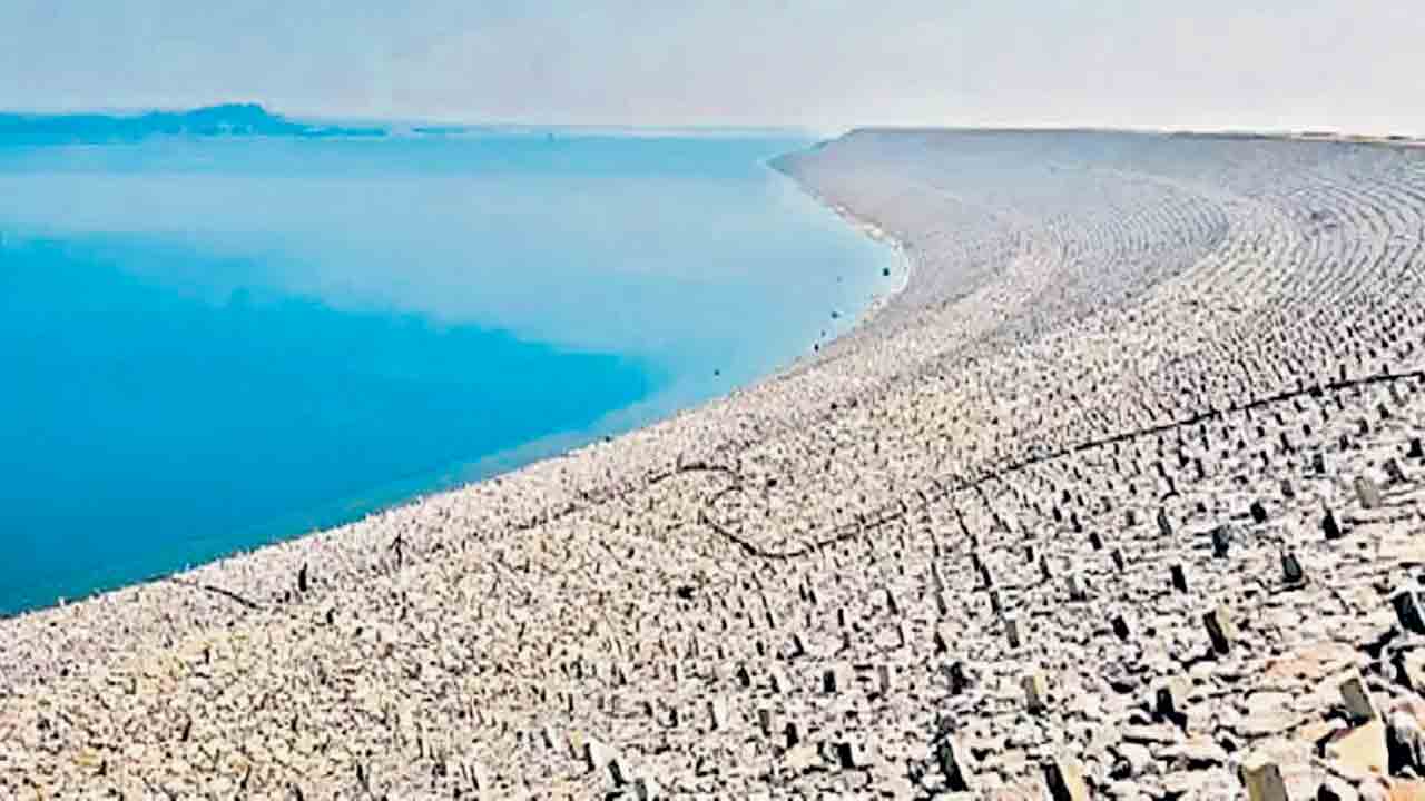 నీళ్ల వరద కాదు, కమీషన్ల దురద!