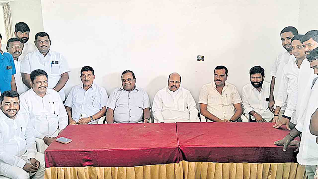 అక్రమ కేసులకు భయపడం