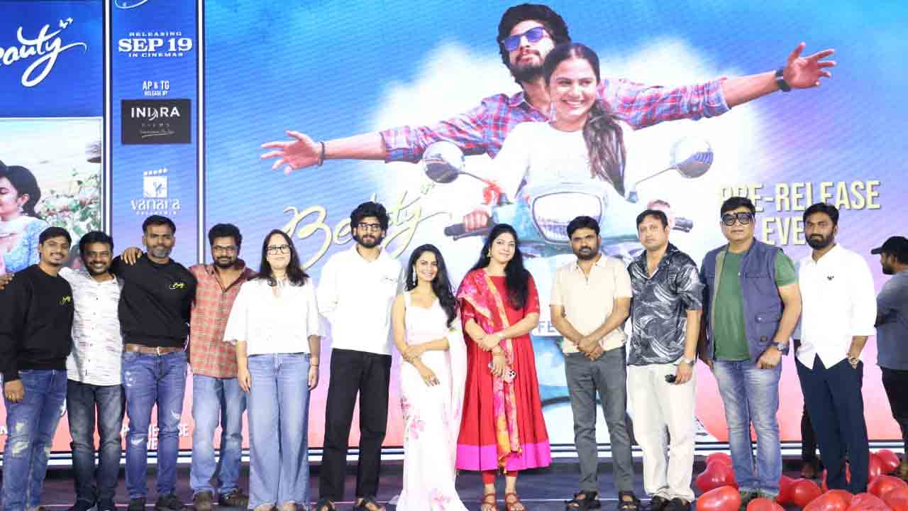 Maruthi | వాళ్లిద్దరు లేకుంటే నేనిక్కడ ఉండేవాడిని కాదు.. బ్యూటీ ఈవెంట్‌లో డైరెక్టర్‌ మారుతి