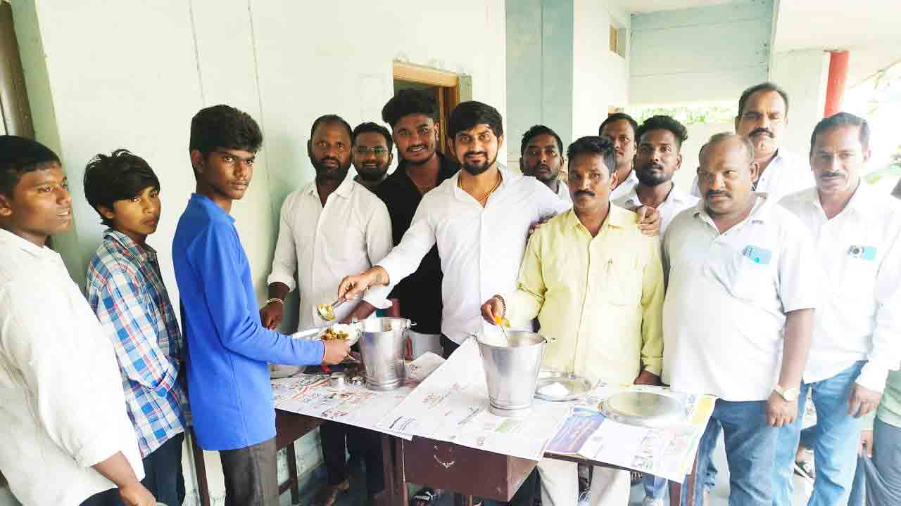 Midday Meals | కాసిపేట జూనియర్ కళాశాలలో మధ్యాహ్న భోజనం ప్రారంభం