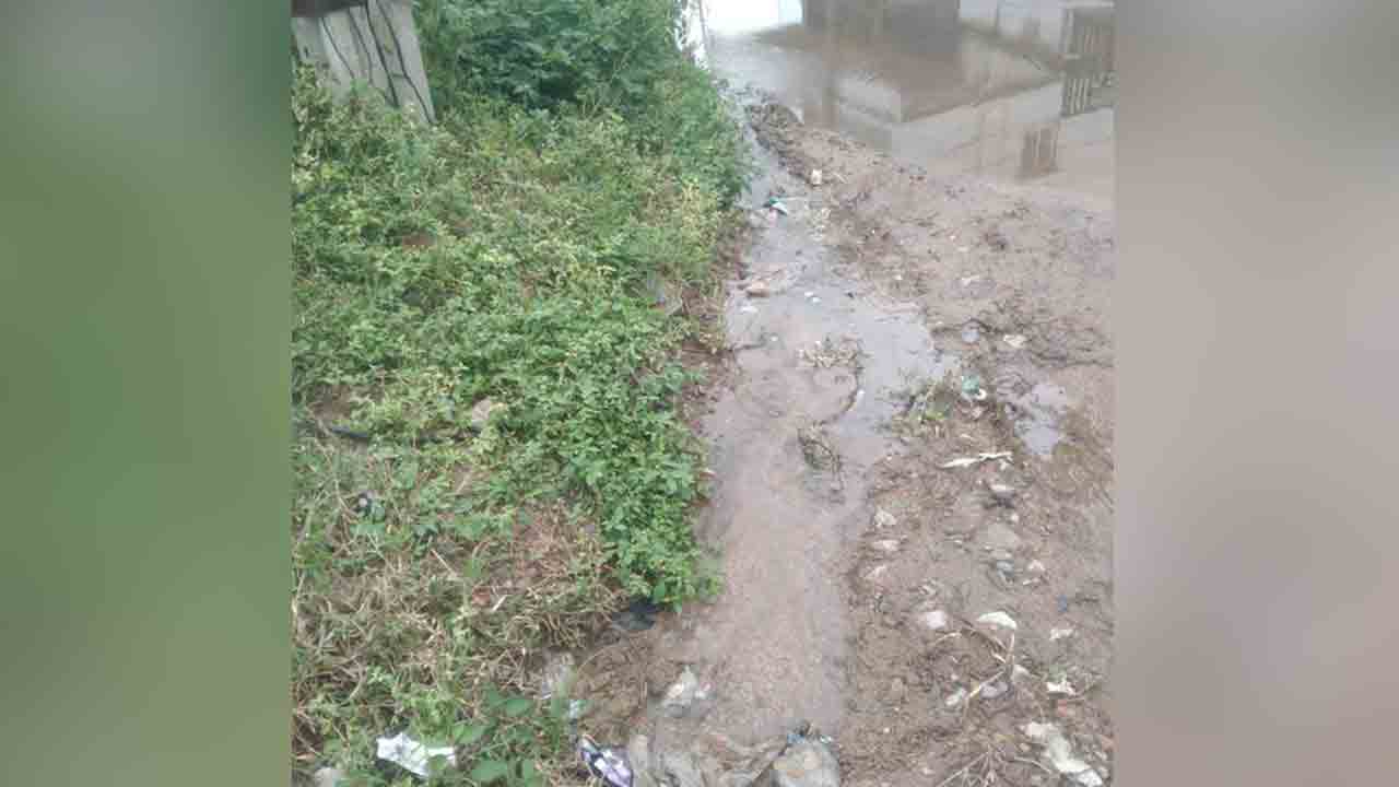Mission Bhagiratha Leakage | మూడు నెలలైనా డోన్ట్ కేర్.. మిషన్ భగీరథ లీకేజీని పట్టించుకోండి సార్