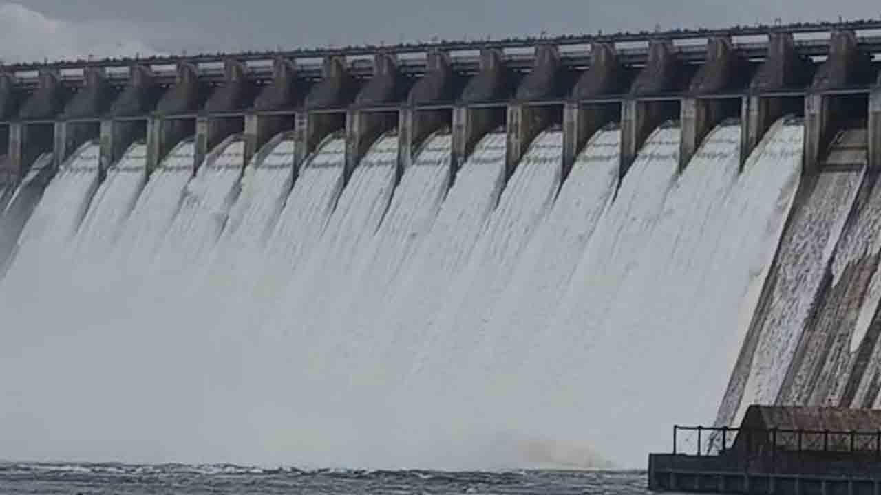 Nagarjunasagar Reservoir | నాగార్జునసాగర్‌ జలాశయం 14 గేట్లను ఎత్తి నీటి విడుదల