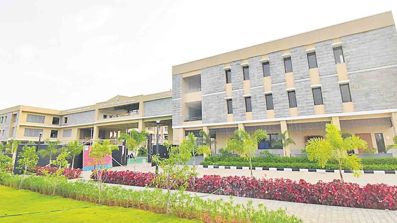 పాలన అస్తవ్యస్తం