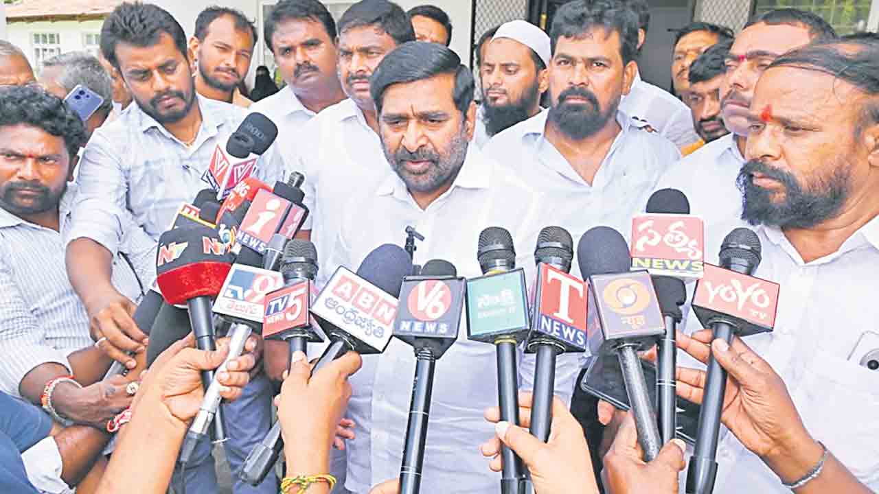 ఈ ఫార్ములా కాదు.. యూరియా ఫార్ములా చెప్ప!