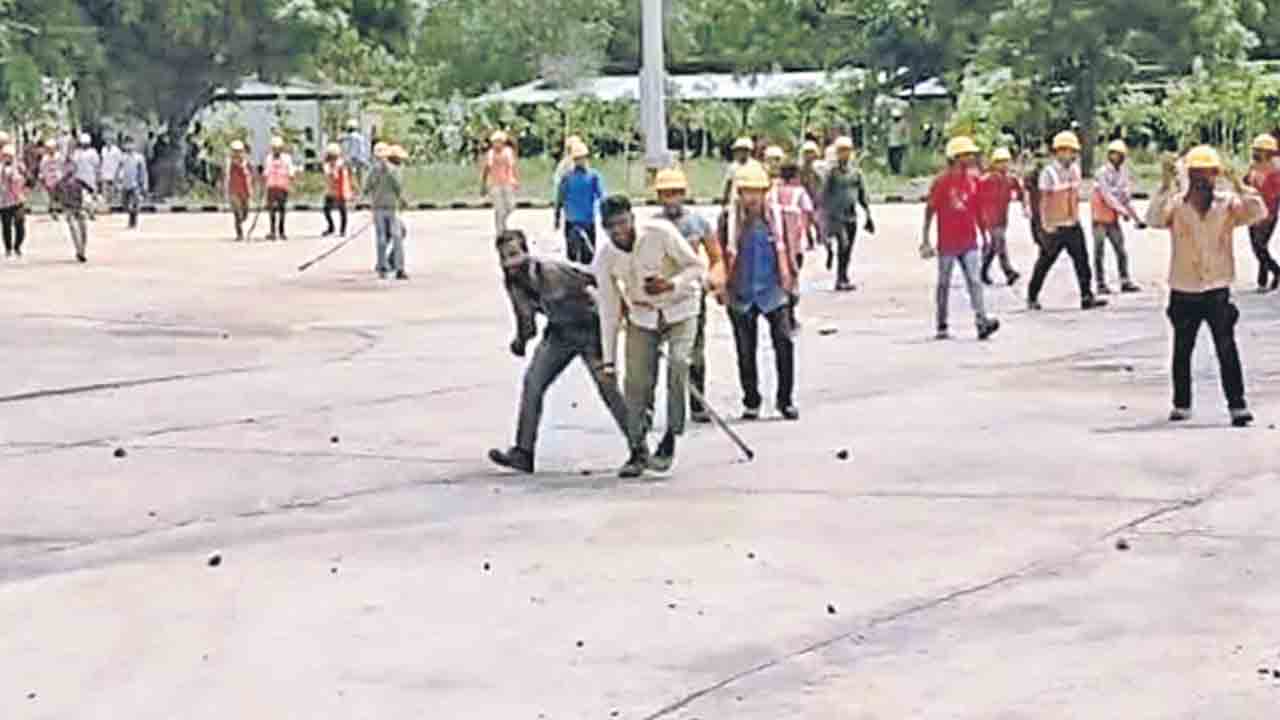 గుండెపోటుతో కార్మికుడు మృతి