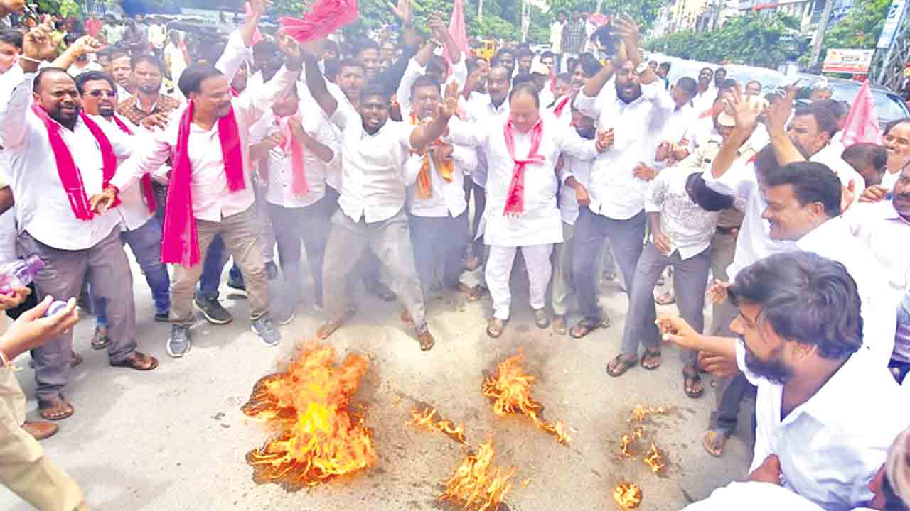 భగ్గుమన్న బీఆర్‌ఎస్‌