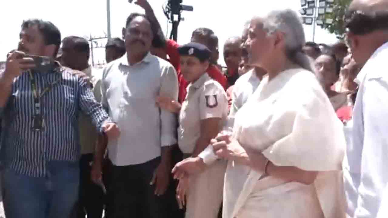 Stampede | కరూర్‌ తొక్కిసలాట.. ఘటనా స్థలాన్ని పరిశీలించిన కేంద్ర మంత్రి నిర్మలమ్మ