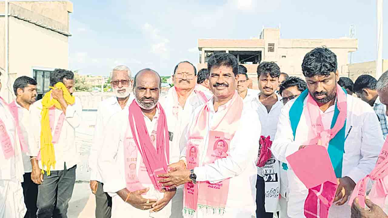 బీఆర్‌ఎస్‌లోకి చేరికలు జోరందుకున్నాయి