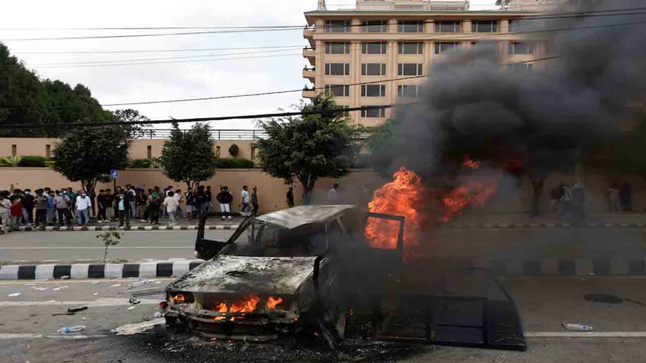 Nepal | నేపాల్‌లో రాజకీయ సంక్షోభం..? మంత్రుల రాజీనామా.. దుబాయ్‌కి ప్రధాని ఓలి..!