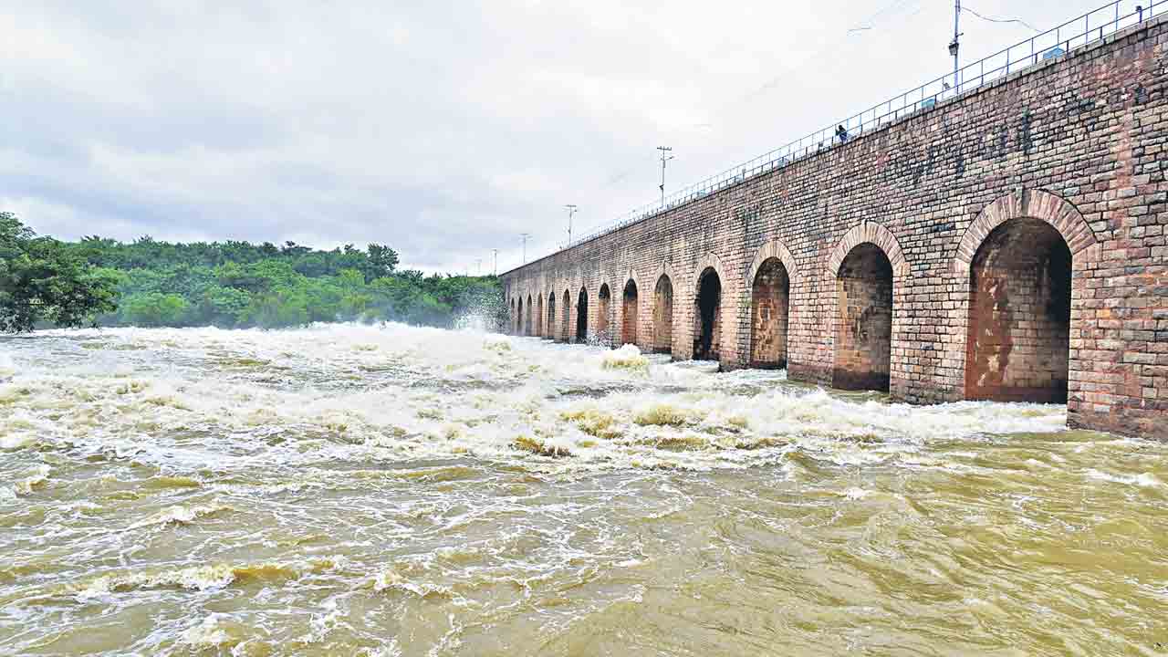 కట్టడి చేసిన నిజాం.. కట్టలు తెంచిన సర్కార్‌