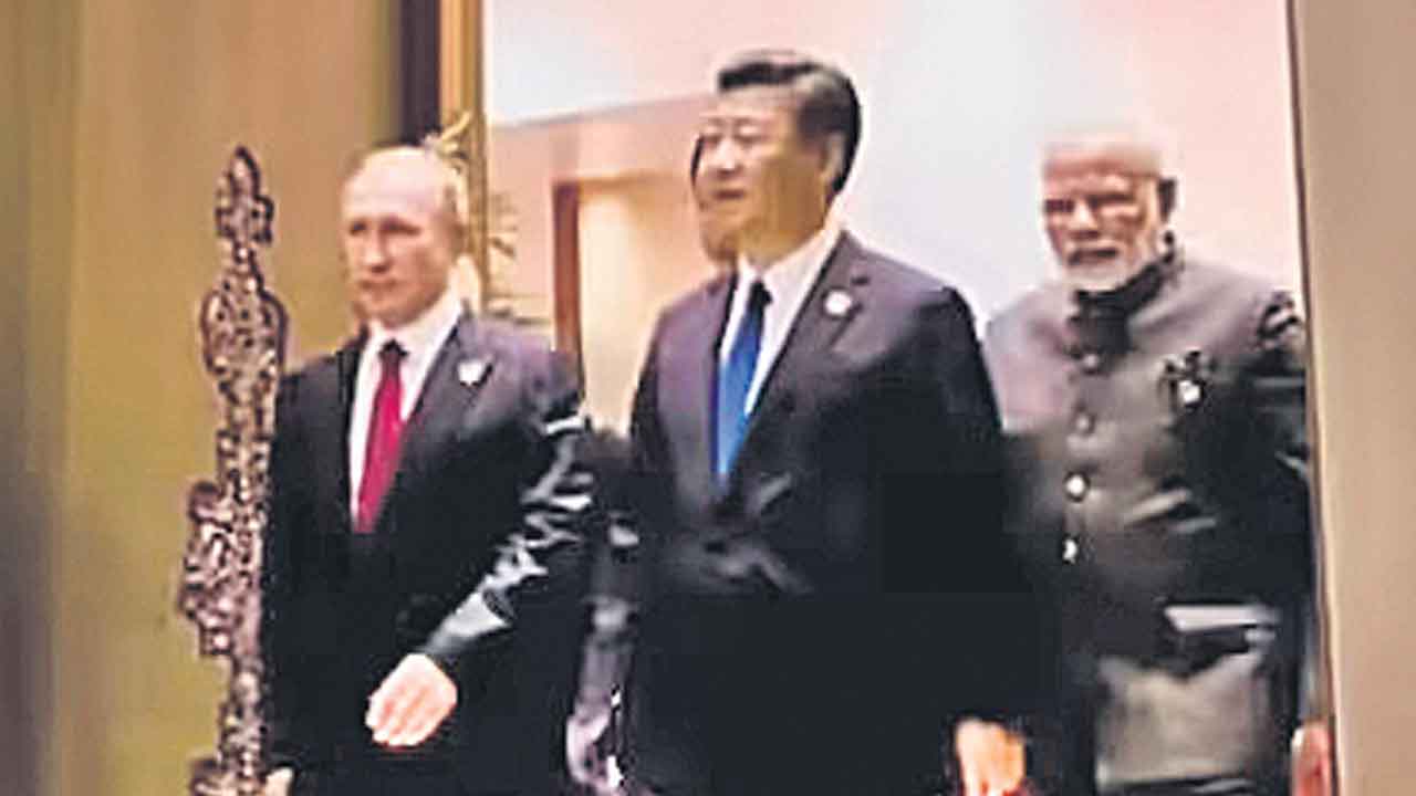 భారత్‌, రష్యాను చైనాకు చేజార్చుకున్నాం!